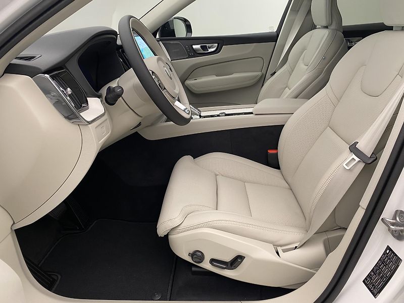 Volvo XC60 (2026) B5 AWD AUT DARK PLUS  - fotka 3 z 63
