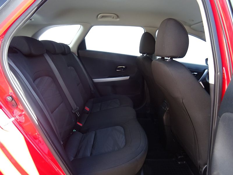 Kia Ceed (2016) 1.6CRDi,100kW,NovéČR,klima - fotka 18 z 22