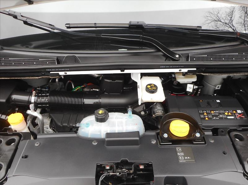 Renault Trafic 2,0 DCi 9 MÍST - fotka 23 z 23