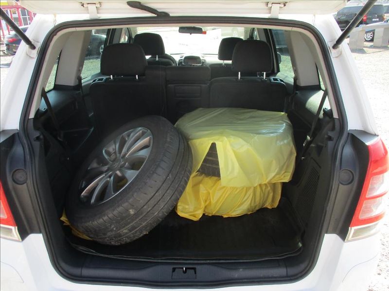 Opel Zafira 2,2 i, klima,serv.kn,7míst, - fotka 9 z 32