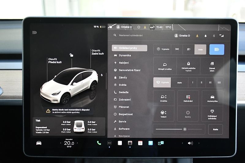 Tesla Model Y LONG RANGE DUAL REZERVACE - fotka 24 z 38