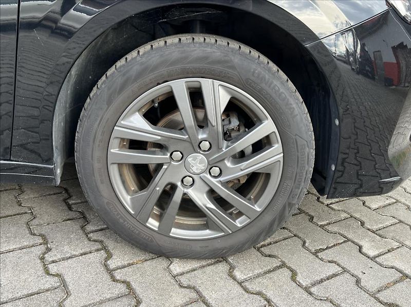 Peugeot 208 1,2 PURETECH  ACTIVE PACK, GPS - fotka 21 z 21