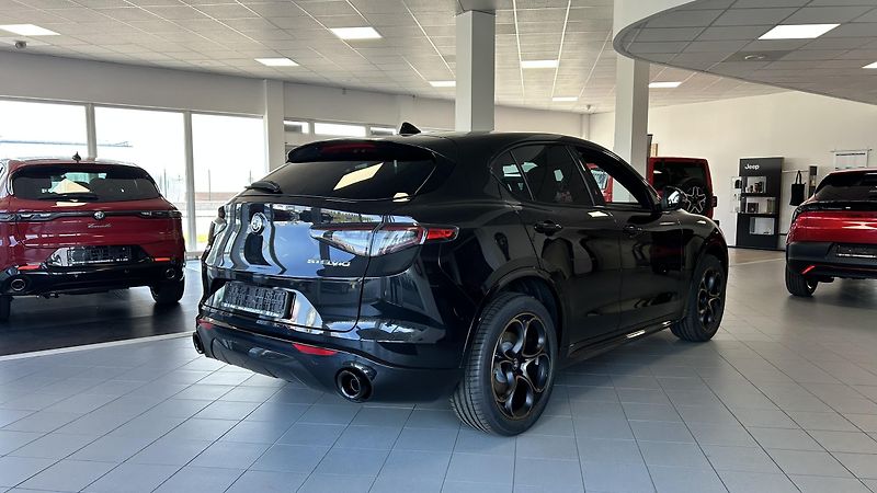 Alfa Romeo Stelvio 2.0i 280k AWD Intensa - fotka 6 z 13