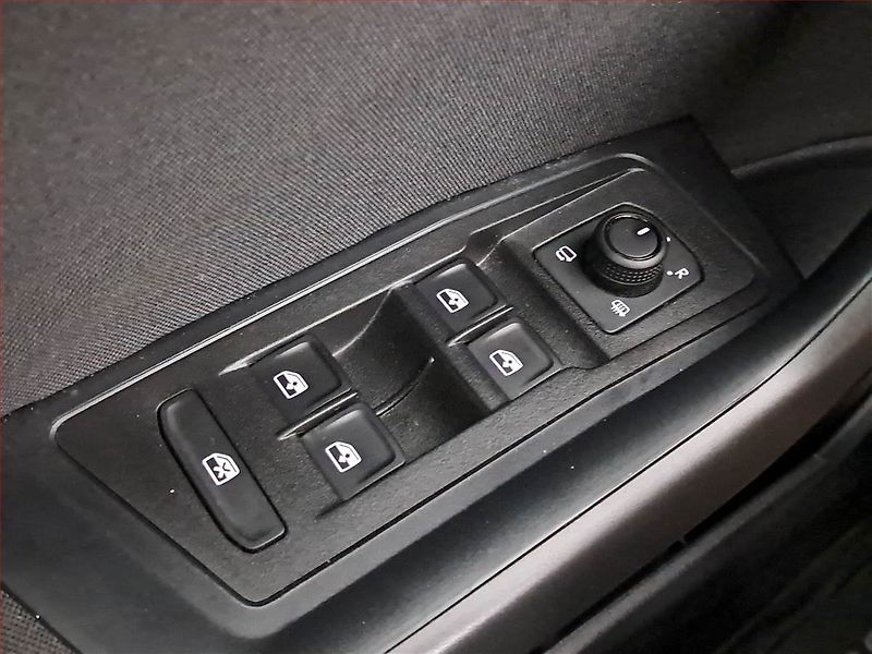 Volkswagen T-Roc (2025) 1.5 TSI - fotka 16 z 17