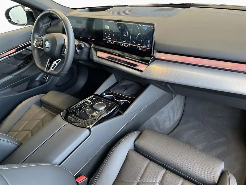 BMW i5 xDrive40 M-Sport Park/Driv Pro - fotka 7 z 10