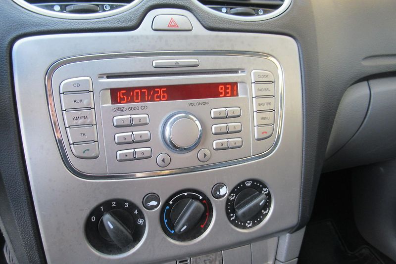 Ford Focus 1.4i KLIMA SADA KOL - fotka 10 z 21