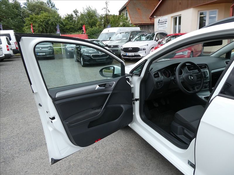 Volkswagen Golf 1,2 TSi 81kW 2x kola, serviska - fotka 17 z 54