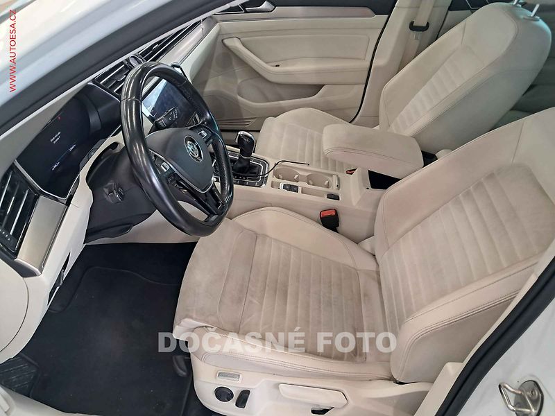 Volkswagen Passat (2019) 2.0TDi, DSG, LED, navi - fotka 3 z 3