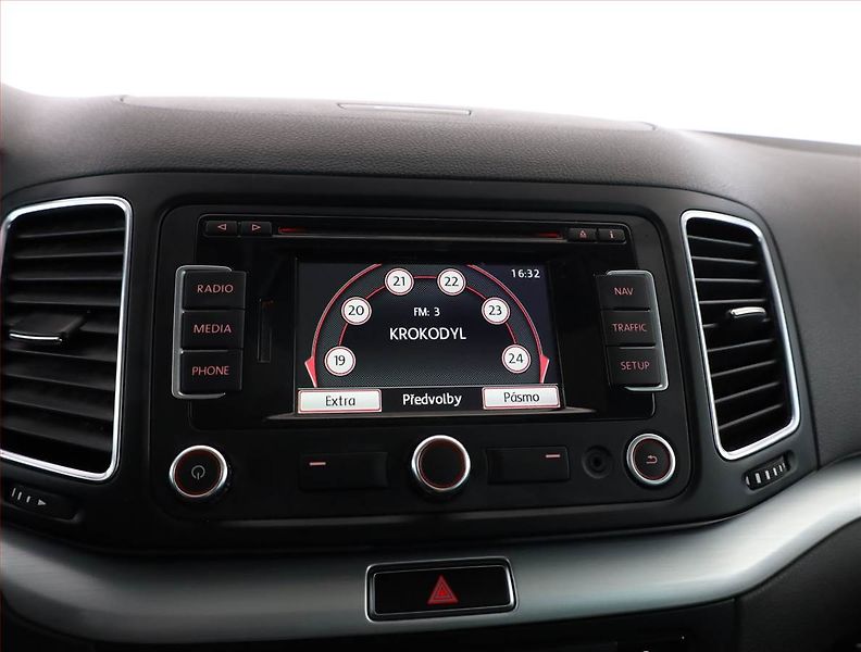 Volkswagen Sharan (2013) 2.0 TDI, 4X4, 7 míst, Kůže - fotka 12 z 23