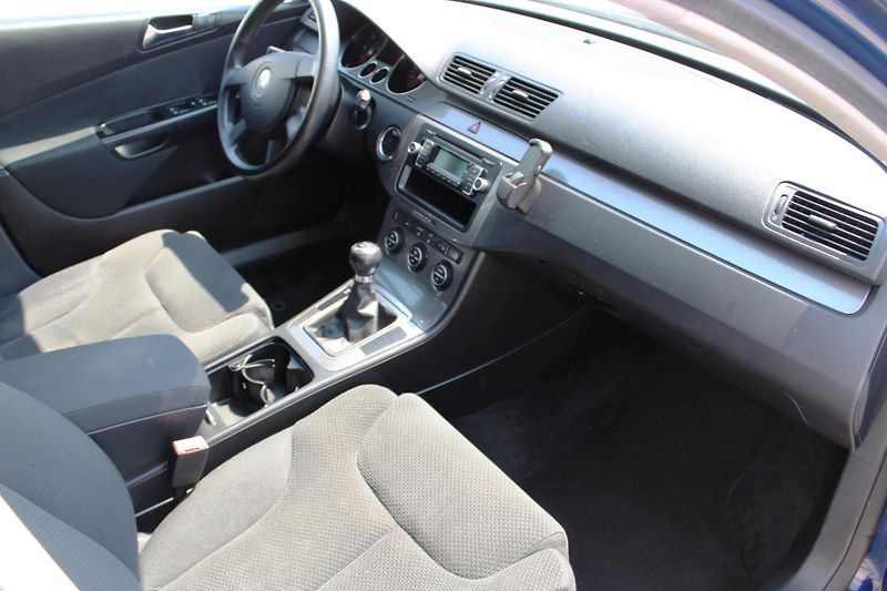 Volkswagen Passat (2008) 1.9 TDI KLIMATIZACE VÝHŘEV  - fotka 13 z 19