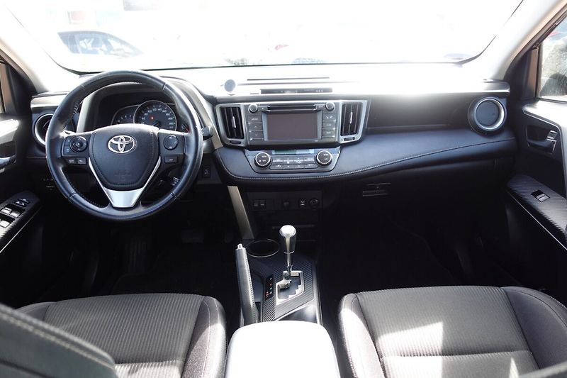 Toyota RAV4 2.0 VVT-i AWD Multidrive S Act - fotka 16 z 30