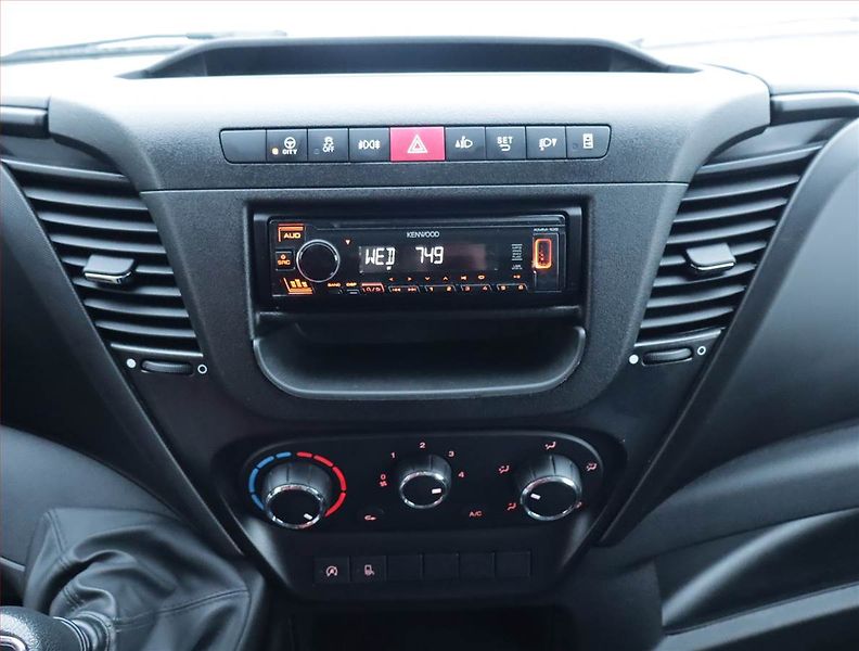 Iveco Daily (2020) 2.3 HPT, L3H2, 12m3, ČR, 1Maj - fotka 10 z 11