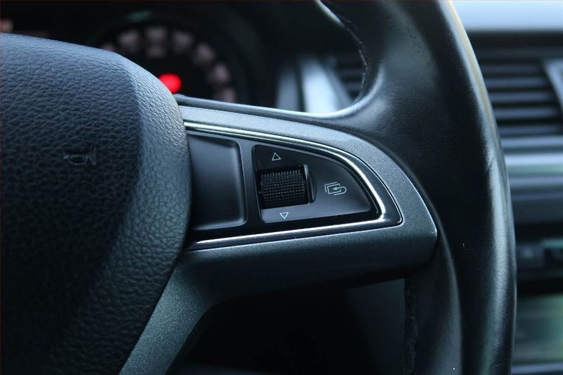 Škoda Rapid (2015) Spaceback 1.2 TSI - fotka 16 z 16
