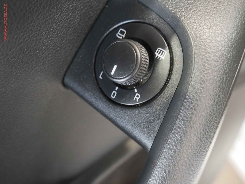 Škoda Octavia (2015) 1.6 TDi, DSG, navi - fotka 19 z 29
