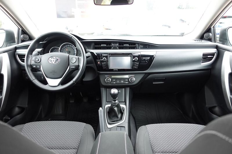 Toyota Corolla 1,6VVTi 97kW M/T Active Design - fotka 15 z 25