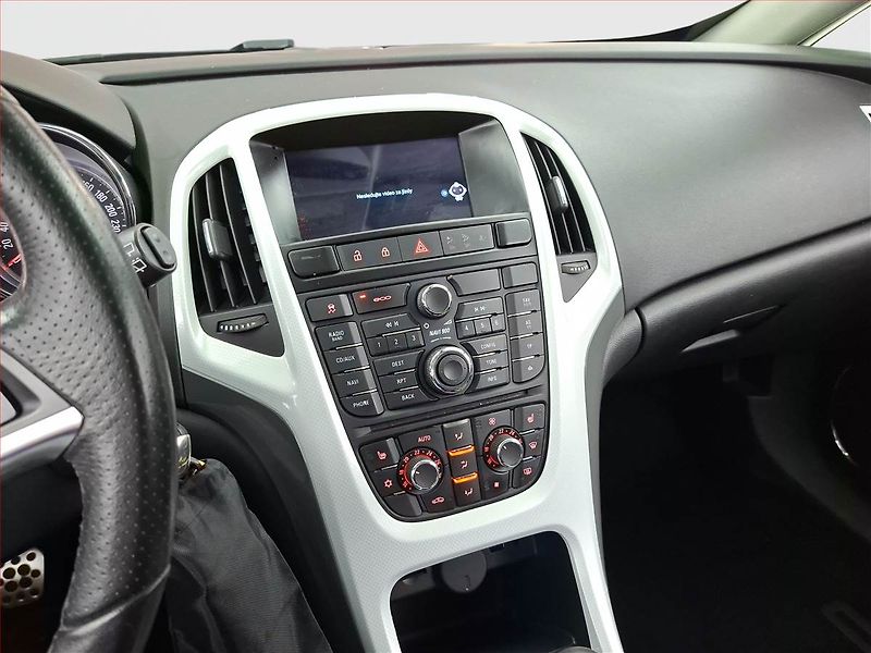 Opel Astra (2011) 2.0 CDTI, Xenony, Tempomat - fotka 12 z 13