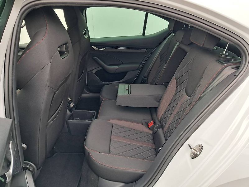 Škoda Octavia (2025) IV RS 2.0 TSI / 195 kW  DSG7 - fotka 25 z 32