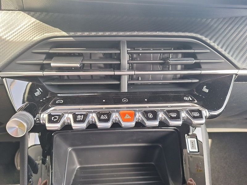 Peugeot 208 (2026) BUSINESS 1.2 TURBO 100k MAN6 - fotka 18 z 20