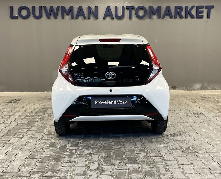 Toyota Aygo 1.0 X-PLAY - fotka 13 z 15