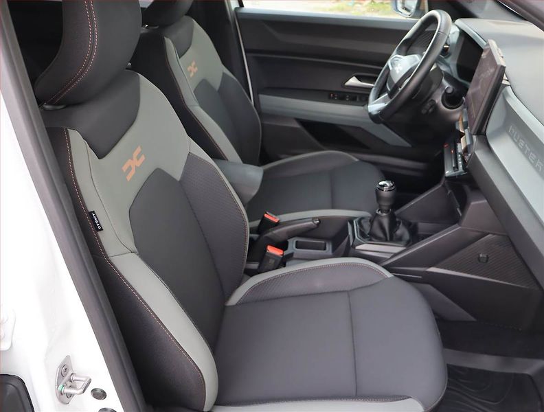 Dacia Duster (2025) Extreme 1.0 TCe - fotka 9 z 18