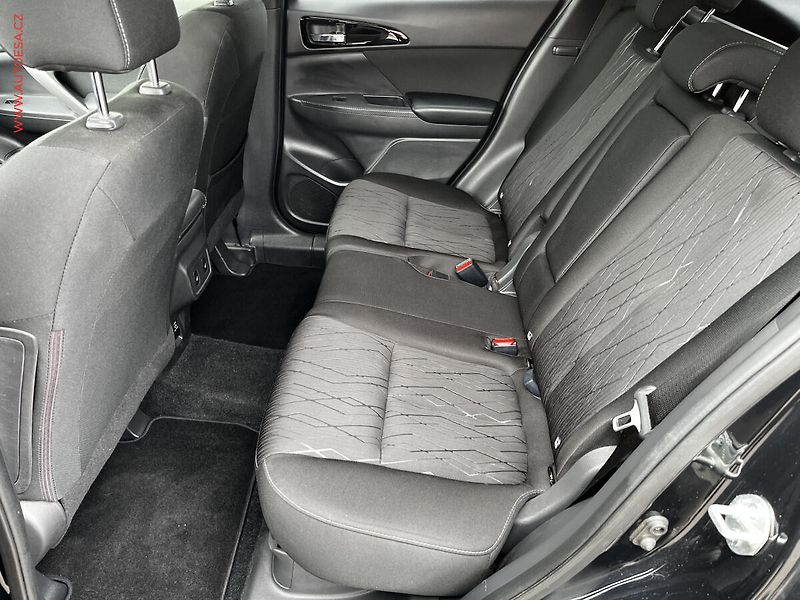 Mitsubishi Eclipse Cross (2018) 1.5 T-MIVEC, Intense - fotka 10 z 17