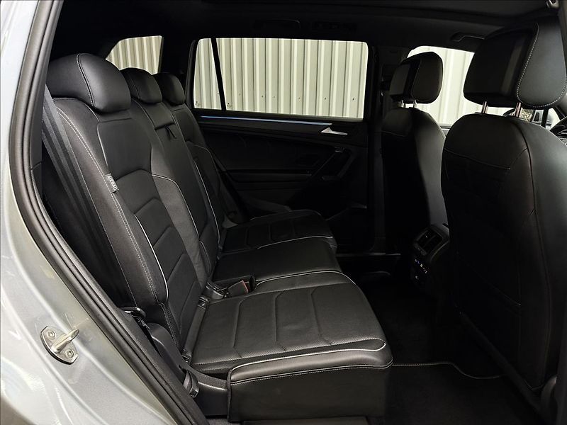 Volkswagen Tiguan Allspace R-LINE 180kW DCC H&K HUD PANO - fotka 45 z 50