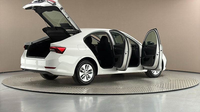 Škoda Octavia 2.0 TDI DSG Ambition - fotka 6 z 26