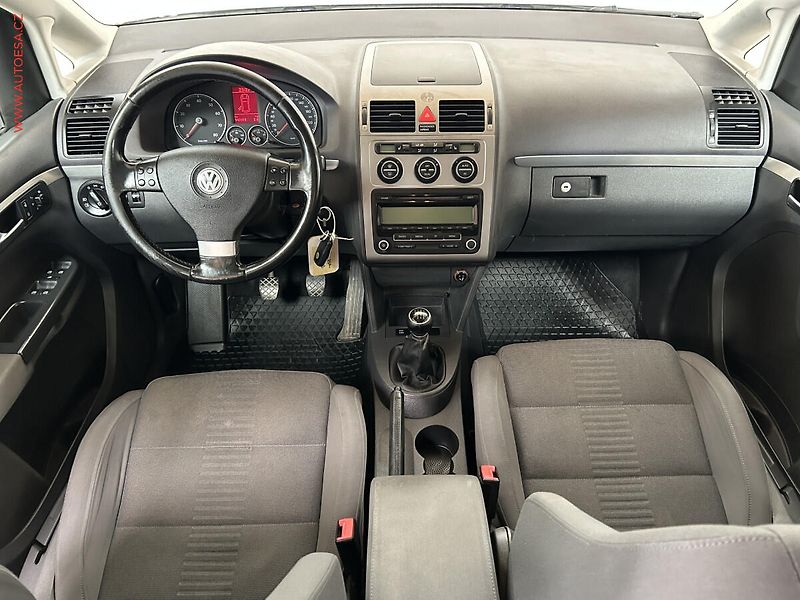 Volkswagen Touran (2010) 1.4 TSi, Highline - fotka 8 z 16