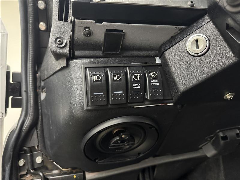 Land Rover Defender 2,5 130 Td5 90kW PO RENOVACI - fotka 9 z 45