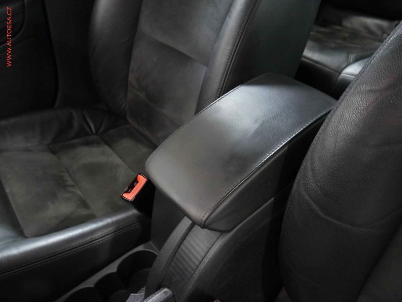 Škoda Octavia (2011) 2.0TDI, ČR, DSG - fotka 19 z 23