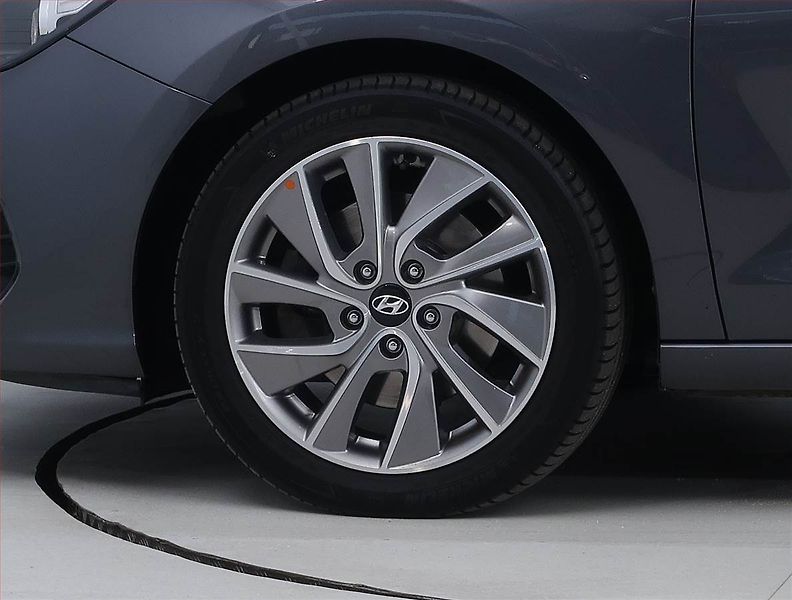 Hyundai i30 (2019) Style 1.4 T-GDI, Serv.kniha - fotka 14 z 19
