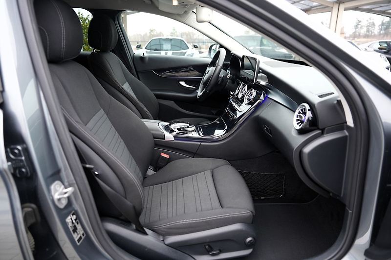 Mercedes-Benz Třídy C C 350e Plug -in hybrid/280PS - fotka 25 z 40
