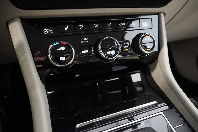 Škoda Superb (2019) 2.0TDi 110 kW, DSG7+ZIMNÍ SADA - fotka 24 z 35