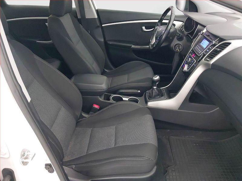 Hyundai i30 (2015) 1.4 CVVT, Tempomat - fotka 9 z 17