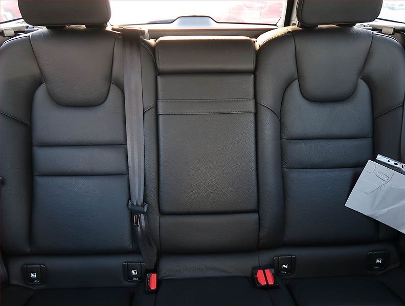 Volvo V60 (2018) D3 2.0, Automat, Serv.kniha - fotka 10 z 24