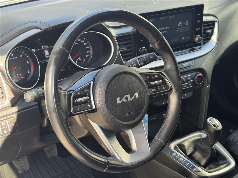 Kia Ceed 1,6 CRDI Exclusive ČR DPH - fotka 10 z 25