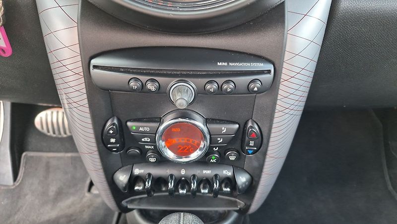 Mini Cooper 2,0 SD ALL4 - fotka 22 z 25