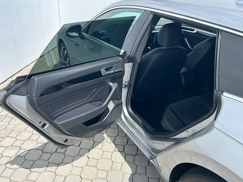 Volkswagen Arteon R-line 7DSG 2,0TSI - fotka 8 z 27