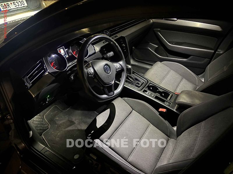Volkswagen Passat (2018) 1.5TSi, AT, LED, autoAC - fotka 3 z 3