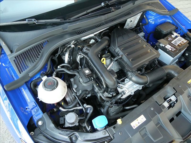 Škoda Fabia 1,0 TSi 70kW BLACK,2x kola,ČR - fotka 37 z 39