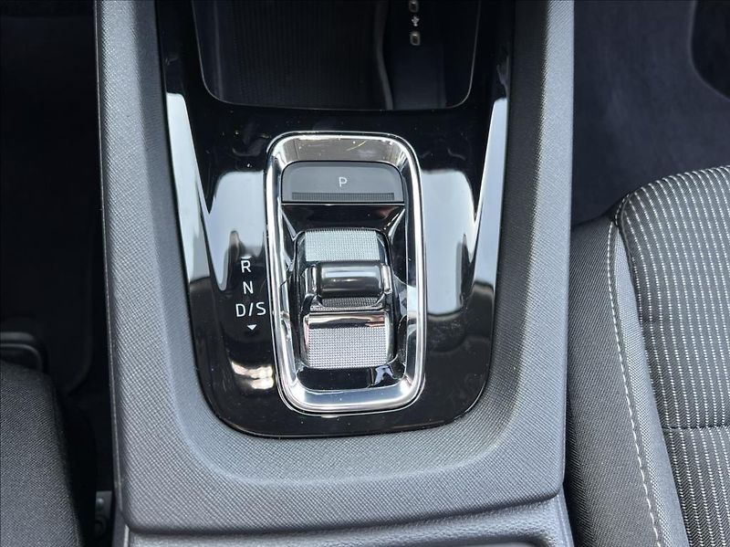 Škoda Octavia 2,0 TDi EXECUTIVE DSG - fotka 26 z 30