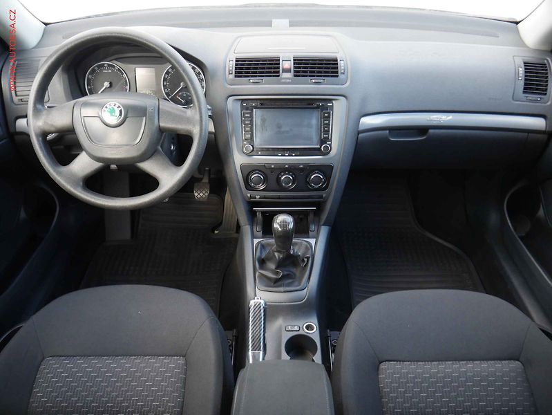Škoda Octavia (2011) 1.2 TSI, ČR, AC - fotka 8 z 17