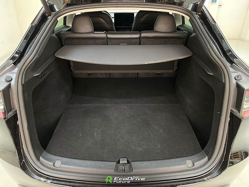 Tesla Model Y (2023) AWD | Berlín | 4×4 - fotka 7 z 9
