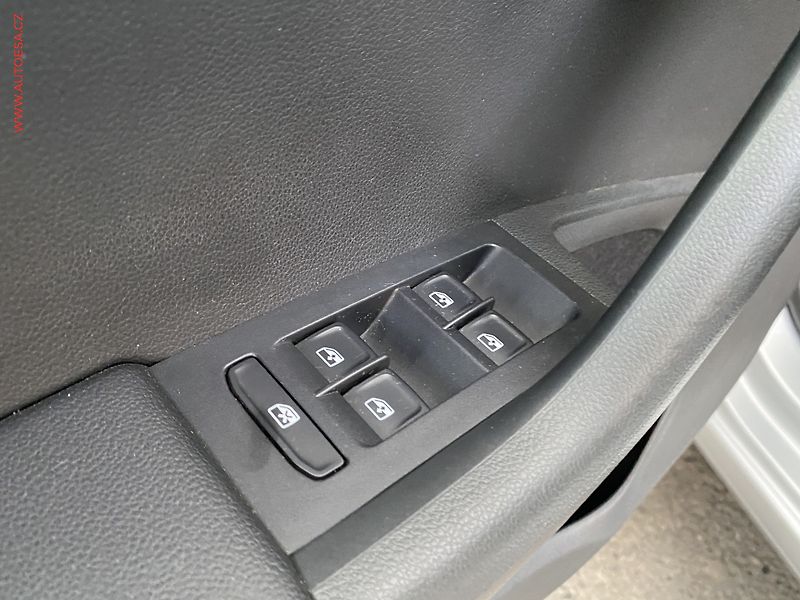 Škoda Octavia (2015) 1.6 TDI, ČR, AC, výhřev sed. - fotka 13 z 17