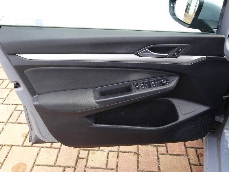Volkswagen Golf (2021) 1,0TSi /81kW Life - fotka 17 z 28