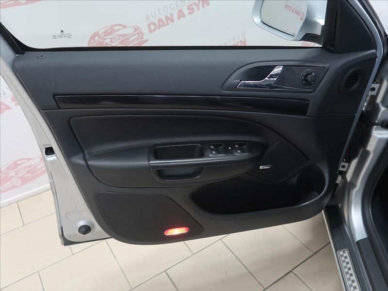 Škoda Octavia 2,0 TDI CR RS nezávislé topení - fotka 10 z 29