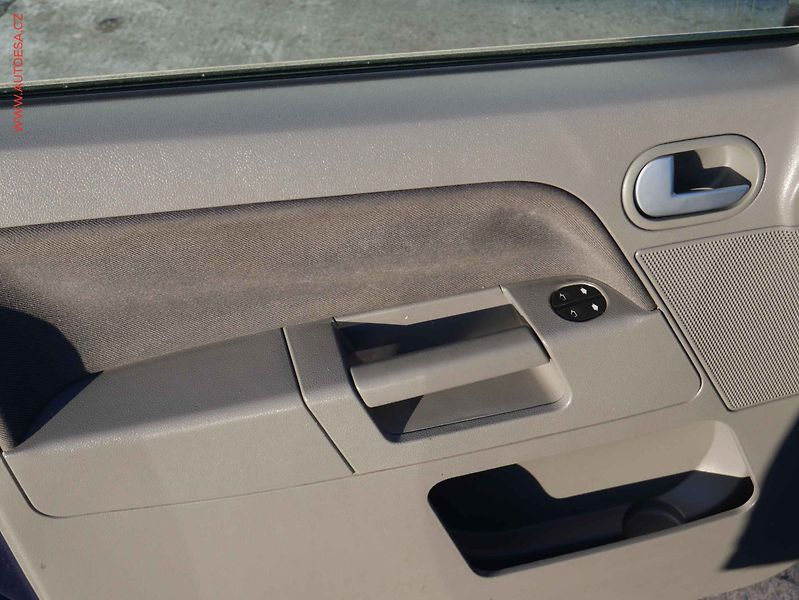 Ford Fusion (2003) 1.4 16V, AC, tažné - fotka 14 z 15