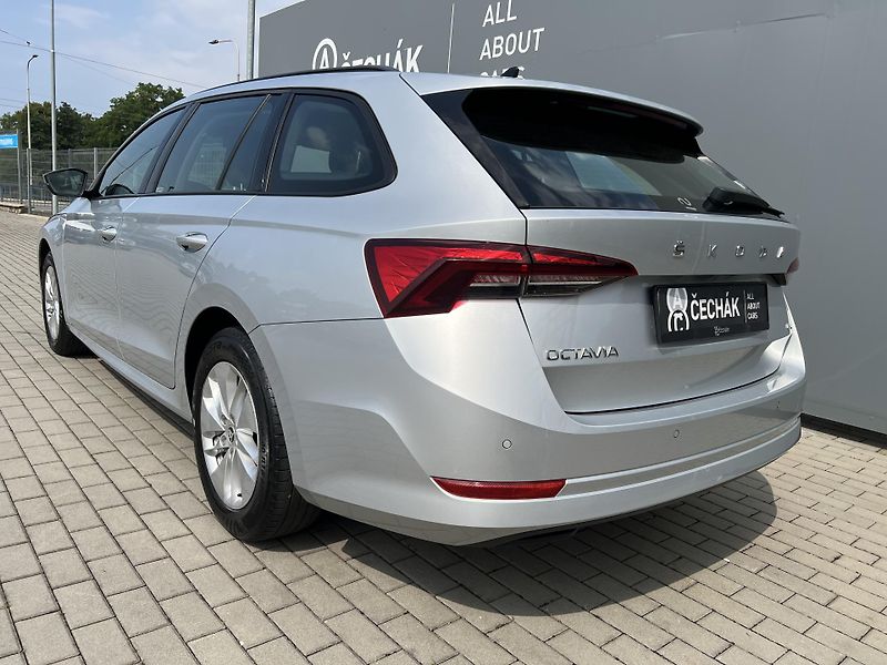 Škoda Octavia (2022) 2,0TDi 110kW AMBITION 4x4 DSG - fotka 35 z 36