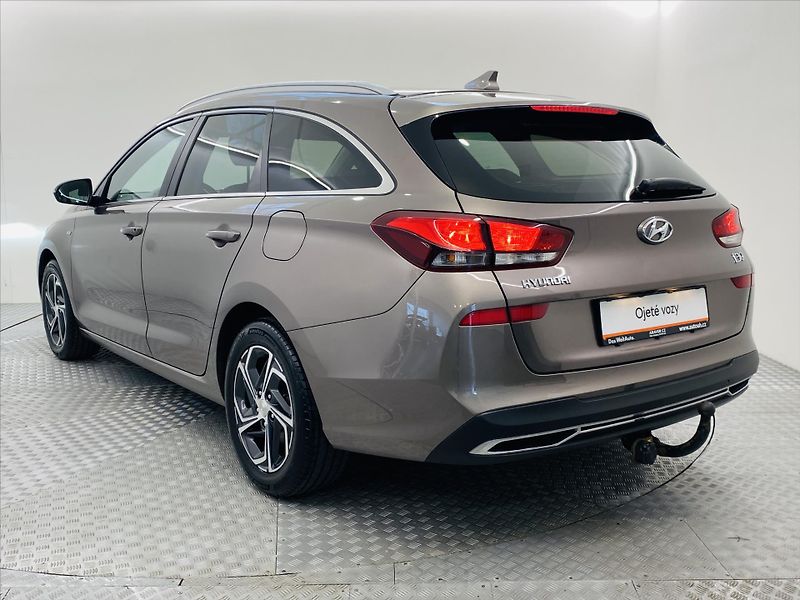 Hyundai i30 1,5 T-GDi 117kW Smart - fotka 22 z 25