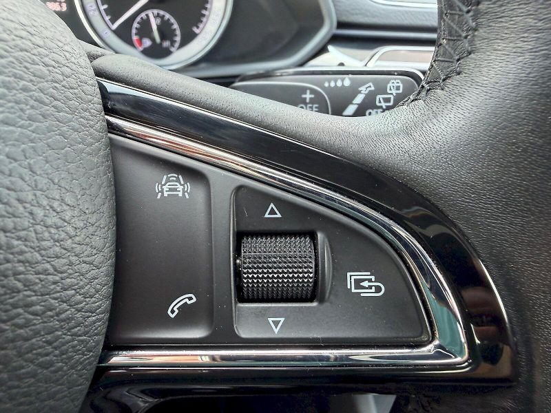 Škoda Superb (2016) 2.0 TSI 206kW L&K DSG 4x4 - fotka 12 z 35